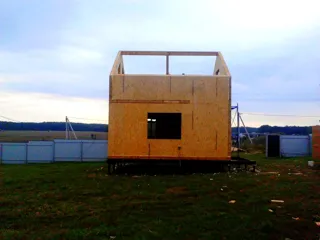 Haus nach Projekt „Amelija“, Dorf Gavshino: Obergeschoss und Dachgeschoss