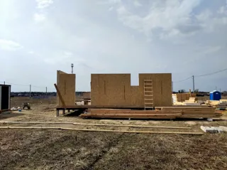Haus nach Projekt „Mistika - K2.5“, Dorf Zdekhovo: Wandmontage