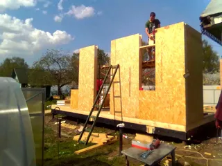 Haus nach individuellem Entwurf, Gartengemeinschaft SNT „Woschod“: Wandmontage