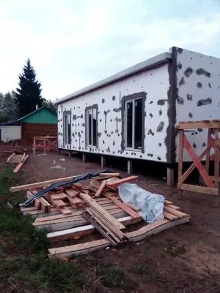 Haus nach Projekt „Mistika - E2.8“, Dorf Kurdumovo: Fassadenverkleidung