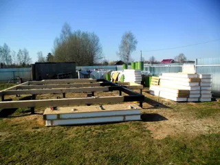 Haus nach Projekt „Ermak“, Dorf Vasilevo: Fundament und Grundrahmen