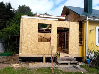 Custom-design extension, Uvod village: wall assembly