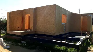 Haus nach individuellem Entwurf, Dorf Novo-Talitsy: Wandmontage