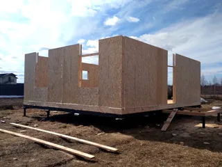 House based on the “Votchina” design, Gubachevo village: wall assembly