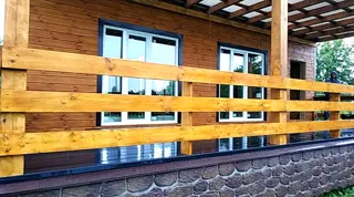 Haus nach Projekt „Mistika - S2.8“, Dorf Kukarino: Terrasse und Eingangsbereich