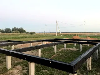 Haus nach Projekt „Karl“, Dorf Malyshevo: Fundament und Grundrahmen