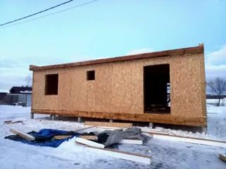Özel projeye göre 104 m² ev, Kostroma bölgesi: duvar montajı