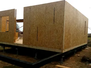 House based on the “Zefir” design, Fedchikha village: wall assembly