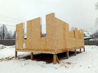 43 m² ev, özel proje, “FILM” SNT: duvar montajı