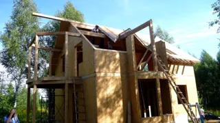 Haus nach individuellem Entwurf, Dorf Utechino: Wandmontage
