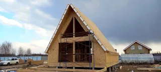 Custom-design house, Pavlikovo village: roofing