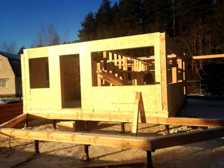 Haus nach individuellem Entwurf, Strunino: Wandmontage