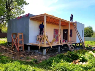 Haus nach Projekt „Mistika - E2.8“, Dorf Kurdumovo: Fassadenverkleidung