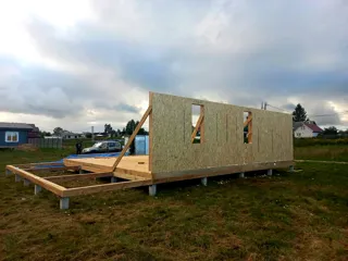 “Barnhouse 76.1” projesine göre ev, Strelnikovo köyü: duvar montajı