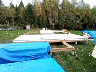 Haus nach Projekt „Dilischans 8x9“, Region Wologda: Fundament und Grundrahmen