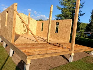 Custom-design house, SNT garden community “Zareche”: wall assembly