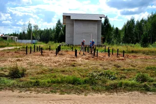 Haus nach Projekt „Sokol - 2“, Dorf Krivtsovo: Fundament und Grundrahmen