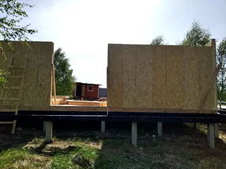 Haus nach Projekt „Mistika E“, Region Tula: Wandmontage