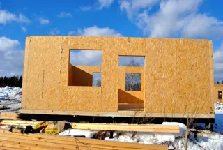 Haus nach Projekt „Sefir“, Dorf Kadnikovo: Wandmontage