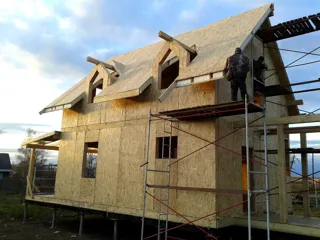 Haus nach Projekt „Garmonija 122.89“, Vichuga: Wandmontage