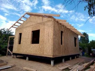 Haus nach Projekt „Slawjanskij Skit“, Dorf Dievo-Gorodishche: Dach