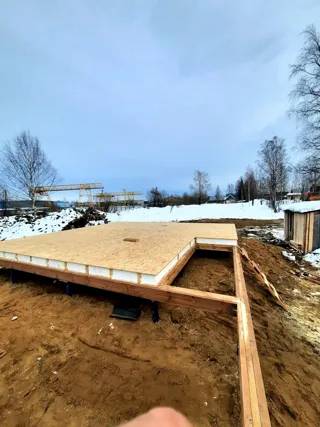 Özel projeye göre 130 m² ev, Ukhta: temel ve alt bağlama kirişi