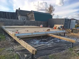 Дом «Шале 45» из SIP-панелей, Ковровский район: монтаж пола из sip-панелей