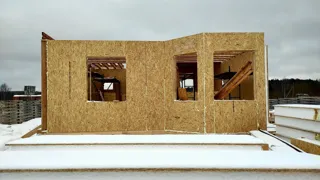Haus nach Projekt „Premera“, Dorf Bolshoe Klochkovo: Wandmontage