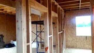 Haus nach Projekt „Majak“, Dorf Verkhnee Myachkovo: Innenwände