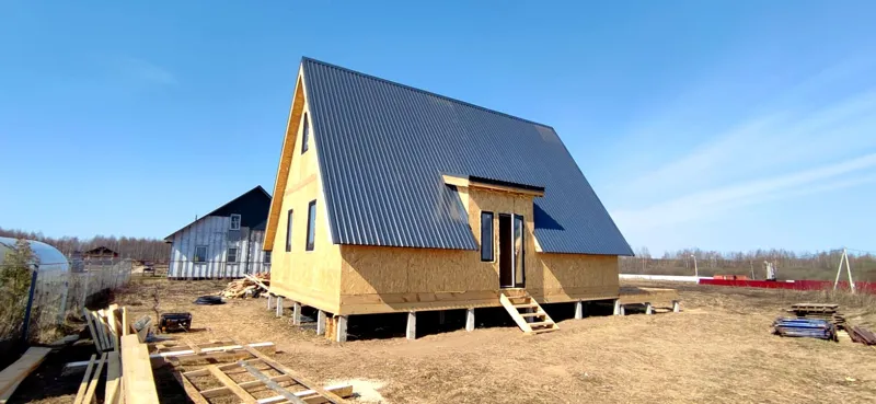 House built to a custom design, Pavlikovo village